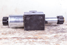 Load image into Gallery viewer, Parker D3W008CNYKZ45 Directional Control Valve