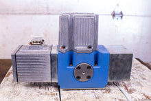 Load image into Gallery viewer, MOOG D661-5718 P60HOAM4V6A0-P HYDRAULIC VALVE