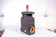 Load image into Gallery viewer, Parker M4B06012S20NB Hydraulic Motor