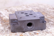 Load image into Gallery viewer, Eaton DGSME 01 20 T8 Hydraulic Valve Sub-base Mounting Plate