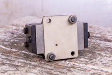 Load image into Gallery viewer, Moog Controls 62-120 Hydraulic Valve