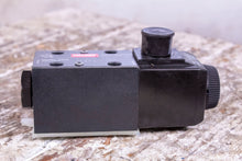 Load image into Gallery viewer, Vickers DG4V-3-2AL-M-U-B6-60 859481 Hydraulic Valve