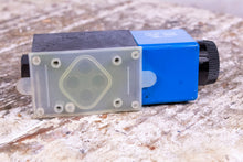 Load image into Gallery viewer, Vickers 02-109632 DG4V-3S-2A-M-U-B5-60 Directional Control Valve