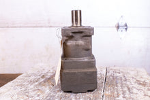 Load image into Gallery viewer, Roller Stator 120206 Hydraulic Motor Spline Shaft