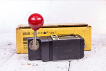 Load image into Gallery viewer, Parker 4MD01ZF20 Directional Control Valve