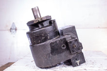 Load image into Gallery viewer, Daikin 116A-3R2-2-20-367 27-62-267 Hydraulic Motor