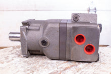 Load image into Gallery viewer, FluiDyne WF 109-1105 Orbital Motor 315CC 4-Bolt SAE B Flange