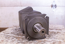 Load image into Gallery viewer, FluiDyne WF 109-1105 Orbital Motor 315CC 4-Bolt SAE B Flange