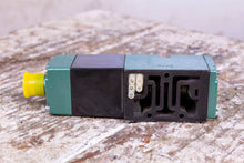 Load image into Gallery viewer, Numatics 152SA400K Pneumatic Solenoid Valve