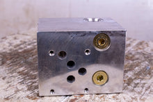 Load image into Gallery viewer, Daman 0319 AD05P013S/C Valve Manifold