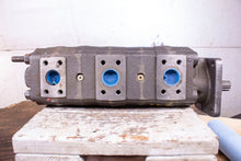Load image into Gallery viewer, Commercial R7 06929 -5/95 Hydraulic Pump