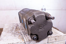Load image into Gallery viewer, Commercial R7 06929 -5/95 Hydraulic Pump