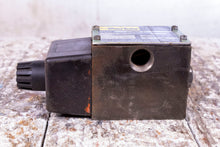 Load image into Gallery viewer, Parker D3W1BY 13 Hydraulic Valve