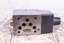 Load image into Gallery viewer, Parker D3W1BY 13 Hydraulic Valve