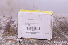 Load image into Gallery viewer, Pressure Gauge 1 4FLC2 1-30 PSI