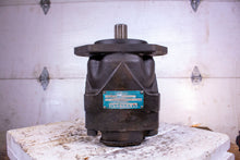 Load image into Gallery viewer, Veljan VM4SD-102-3N00-B502 SINGLE VANE HYDRAULIC MOTOR