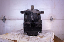 Load image into Gallery viewer, Veljan VM4SD-128-3N00-B502 Hydraulic Vane Pump