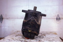 Load image into Gallery viewer, Veljan VM4C-055-3N00-A102 Hydraulic Pump