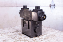 Load image into Gallery viewer, Parker D31VW020D4NYW Hydraulic Valve