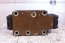 Load image into Gallery viewer, Eaton Vickers 02-321464 DG5S-8-6B-M-U-B5-30 Directional Valve