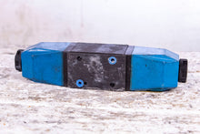 Load image into Gallery viewer, Vickers DG4V-3-2N HM U 1 D 7 30 EU38 Solenoid Hydraulic Valve
