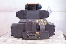 Load image into Gallery viewer, Vickers DG5V-8-H-4C-R-VM-FW-B-10 02-390226 Hydraulic Valve