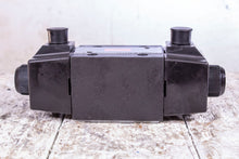 Load image into Gallery viewer, Eaton Vickers DG4V4-016C-M-U-B5-10 02-337079 Hydraulic Valve