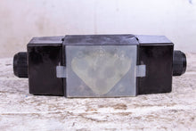 Load image into Gallery viewer, Eaton Vickers DG4V4-016C-M-U-B5-10 02-337079 Hydraulic Valve