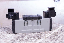 Load image into Gallery viewer, Parker H32WXBBL53D Solenoid Valve