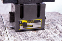 Load image into Gallery viewer, Parker D31VW00901VYC Directional Control Valve