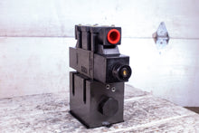 Load image into Gallery viewer, Parker D31VW00901VYC Directional Control Valve