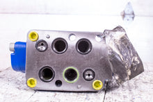 Load image into Gallery viewer, Rexroth R978917880 DIRECTIONAL SPOOL VALVE R900710108