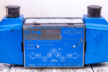 Load image into Gallery viewer, Vickers DG4V4-013C-M-U-B5-10 02-337544 Directional Control Valve
