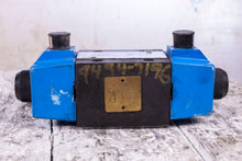 Load image into Gallery viewer, Vickers DG4V4-013C-M-U-B5-10 02-337544 Directional Control Valve