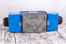 Load image into Gallery viewer, Vickers DG4V4-013C-M-U-B5-10 02-337544 Directional Control Valve