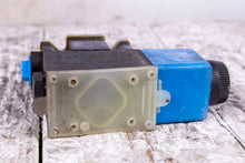 Load image into Gallery viewer, Vickers DG4V-3S-2A-M-FTWL-B5-60 Solenoid Valve