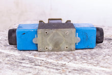 Load image into Gallery viewer, Vickers DG4V-3S-2C-M-FTWL-B5-60 Solenoid Valve