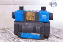 Load image into Gallery viewer, Eaton Vickers DG5S4-046C-M-U-B5-60 directional control valve