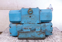 Load image into Gallery viewer, Abex Denison D1D12 33 203 04 03 1S5 Directional Control Valve