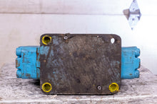Load image into Gallery viewer, Abex Denison D1D12 33 203 04 03 1S5 Directional Control Valve