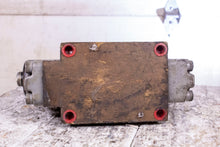 Load image into Gallery viewer, Abex Denison D1D12 33 203 04 03 T008-120VS Directional Control Valve