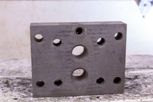 Load image into Gallery viewer, Parker SPR6V6 Manifold Block Sub Plate