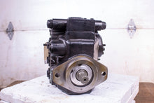 Load image into Gallery viewer, Danfoss 402883 Piston Pump