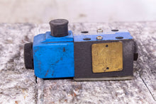 Load image into Gallery viewer, Vickers DG4V-3-0A-M-U-B6-60 871076 Solenoid Valve