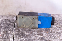 Load image into Gallery viewer, Vickers DG4V-3-0A-M-U-B6-60 871076 Solenoid Valve