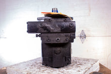 Load image into Gallery viewer, Oilgear PVWJ-076-A1UV-LSAY-P-INNNN Piston Pump