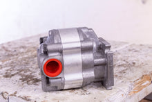 Load image into Gallery viewer, Parker D27X2905 HYDRAULIC GEAR PUMP