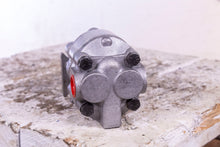 Load image into Gallery viewer, Parker D27X2905 HYDRAULIC GEAR PUMP