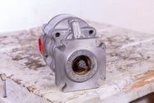 Load image into Gallery viewer, Parker D27X2905 HYDRAULIC GEAR PUMP