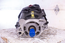 Load image into Gallery viewer, Vickers PVE21R 576737 Piston Pump